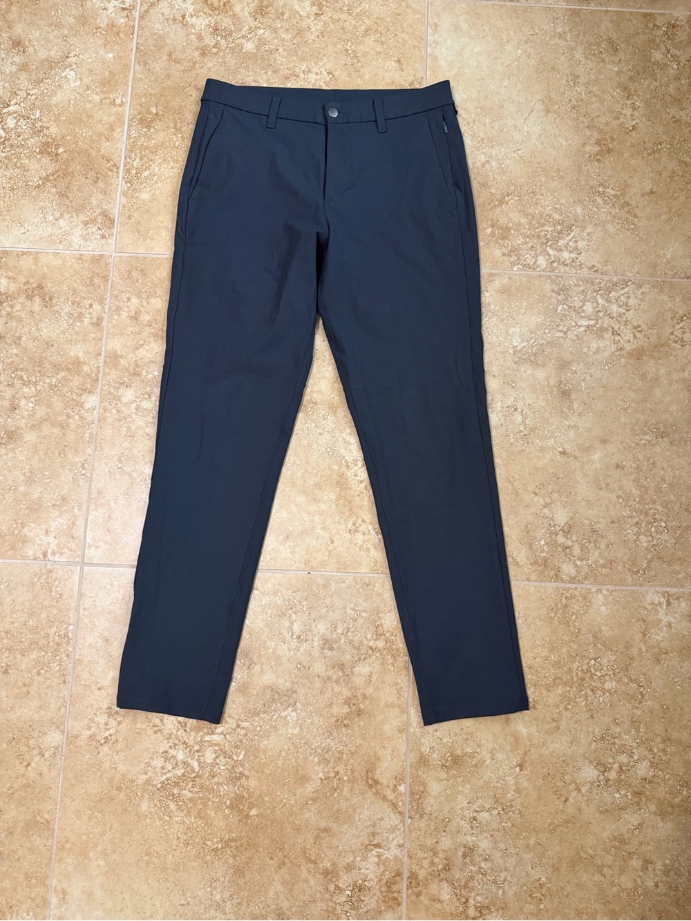 Lululemon Men's ABC Slim-Fit 5
Pocket Pant Warpstreme size 32x32
NWOT